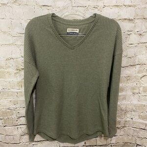 Magellan Outdoors Green Boyfriend Fit High Low V Neck Thermal Top